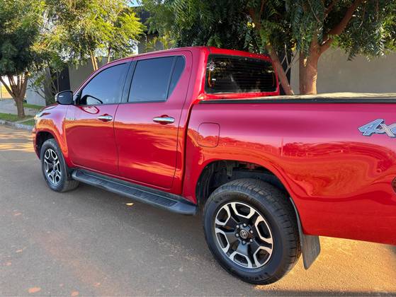 TOYOTA HILUX 2.8 D-4D TURBO DIESEL CD SRV 4X4 AUTOMÁTICO TOYOTA HILUX 2.8 D-4D TURBO DIESEL CD SRV 4X4 AUTOMÁTICO